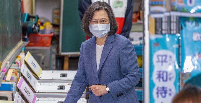 La presidente taiwanese Tsai Ing-Wen si è dimessa da leader del suo partito dopo una sconfitta alle elezioni locali...