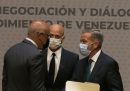 Il governo e l'opposizione del Venezuela hanno firmato un accordo preliminare per chiedere il recupero di fondi statali congelati all'estero