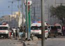 Almeno 15 persone sono state uccise in un attentato terroristico compiuto da Al Shabaab a Mogadiscio, in Somalia