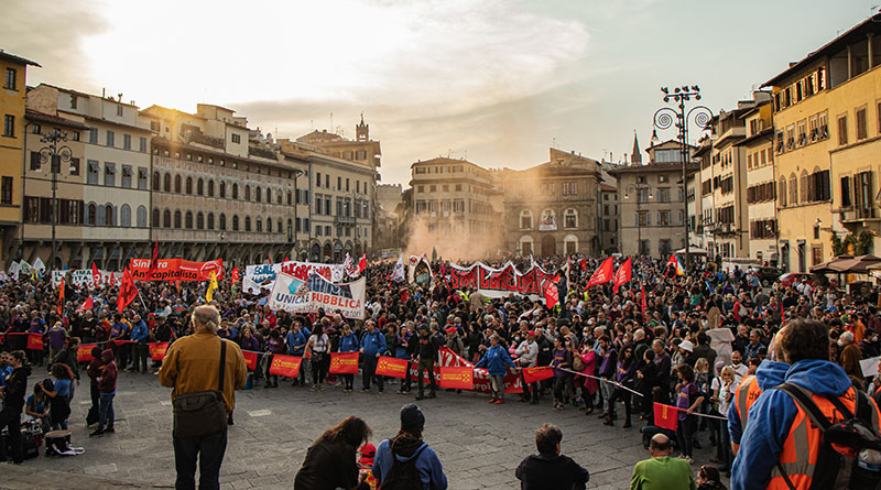 La manifestazione fiorentina in solidarietà con i lavoratori della Gkn dello scorso marzo, in piazza Santa Croce (Giorgio Pica/Alto Press via ZUMA Press)
