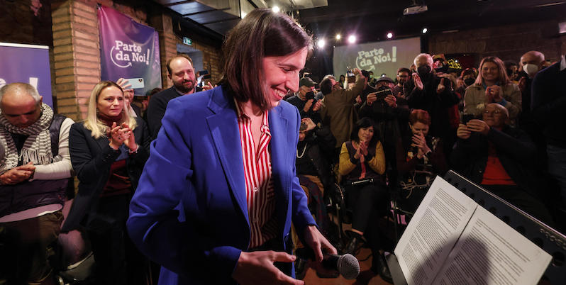 Elly Schlein durante l'incontro nel quale ha annunciato la sua candidatura alla segreteria del PD, Roma, 4 dicembre 2022 (ANSA/GIUSEPPE LAMI)