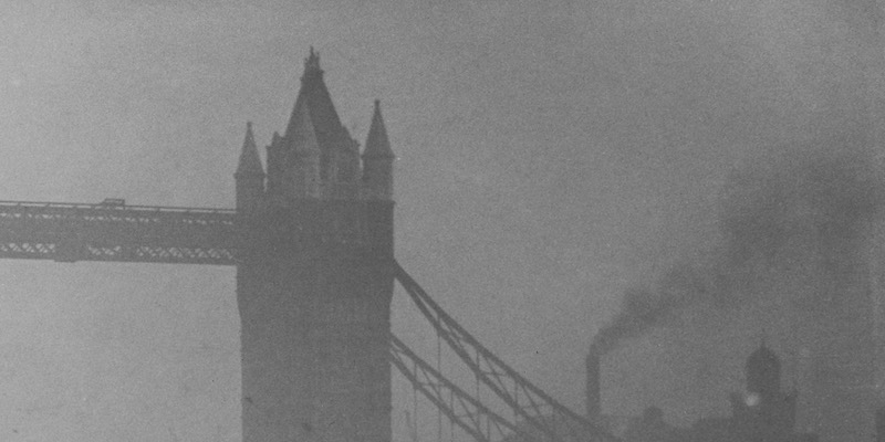 Il Tower Bridge nel 1952 (Fox Photos/Hulton Archive/Getty Images)