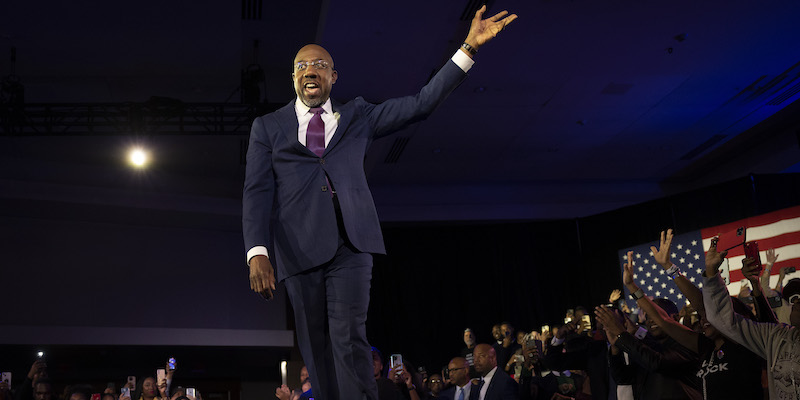 Il senatore Democratico della Georgia Raphael Warnock all'hotel Marriott Marquis di Atlanta, il 6 dicembre 2022 (Win McNamee/Getty Images)