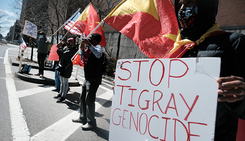 Una protesta contro le violenze nella regione etiope del Tigray, davanti alla sede delle Nazioni Unite a New York nel 2021 (Spencer Platt/Getty Images)