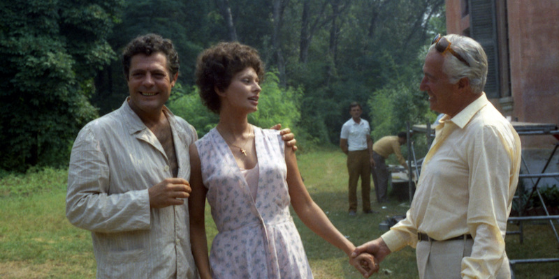 Marcello Mastroianni, Sophia Loren e Vittorio De Sica a Zerbolo, Pavia, nell'agosto del 1969 (AP Photo/Armando Trovati)