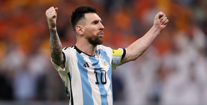 Il giocatore argentino Lionel Messi durante una partita ai Mondiali in Qatar (Julian Finney/Getty Images)