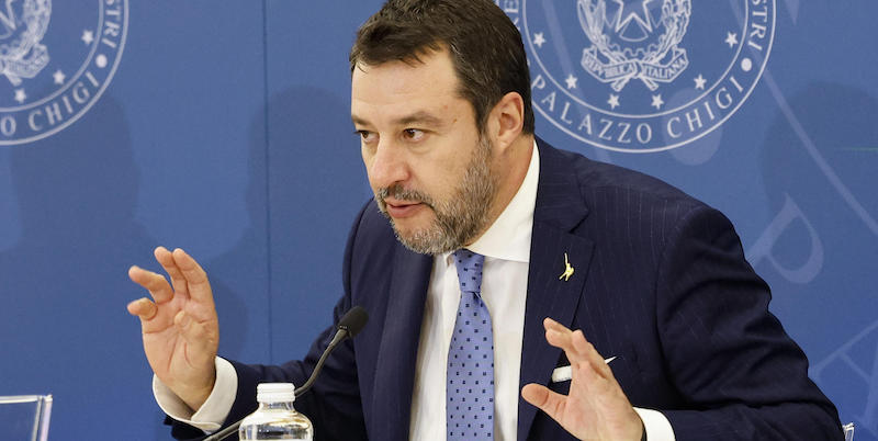 Il ministro delle Infrastrutture Matteo Salvini durante la conferenza stampa di presentazione del nuovo codice degli appalti
(ANSA/FABIO FRUSTACI)