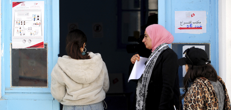 Un seggio elettorale a Tunisi (AP Photo/Hassene Dridi)