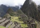 Alcuni turisti stranieri bloccati da giorni a Machu Picchu sono stati evacuati in elicottero