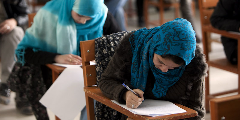 Alcune studentesse afghane all'università di Kabul, 6 luglio 2010 (Majid Saeedi/Getty Images)