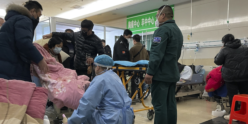 Un ospedale sovraffollato a Bazhou, nella provincia dell'Hebei (AP Photo)