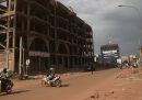 Almeno 10 persone sono morte vicino a Bougui, in Burkina Faso, per l'esplosione di una mina piazzata sulla strada