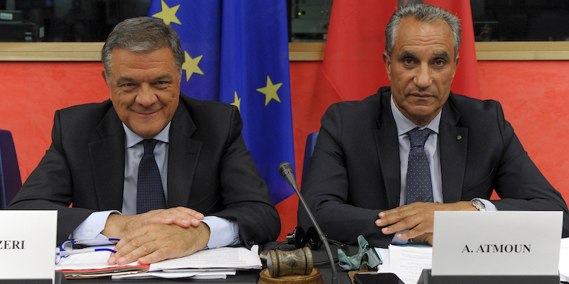 L'ex parlamentare europeo Antonio Panzeri insieme a Abderrahim Atmoun, attuale ambasciatore del Marocco in Polonia (servizio stampa del Parlamento Europeo)