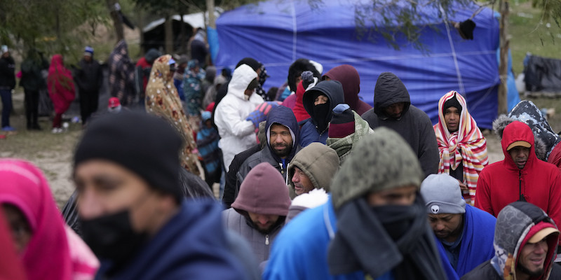 Migranti provenienti dal Venezuela, al confine tra Messico e Stati Uniti (AP Photo/Fernando Llano, File)