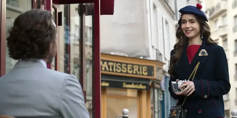 Una scena della terza stagione di Emily in Paris (Netflix)