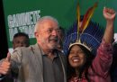 Lula, nuovo presidente brasiliano, ha creato il ministero per le Popolazioni indigene: la ministra sarà l'attivista indigena Sônia Guajajara
