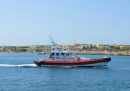 La Guardia costiera e la Guardia di finanza hanno soccorso 700 persone migranti a bordo di un peschereccio al largo della Sicilia
