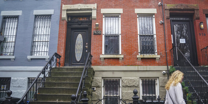 L'edificio di Brooklyn di proprietà di Eric Adams (AP Photo/Bebeto Matthews)