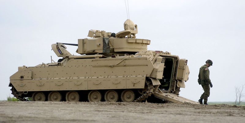 Un carro armato Bradley di fabbricazione americana (Larry W. Smith/Getty Images)