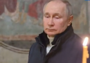 Il video di Putin che partecipa a una messa del Natale ortodosso, da solo