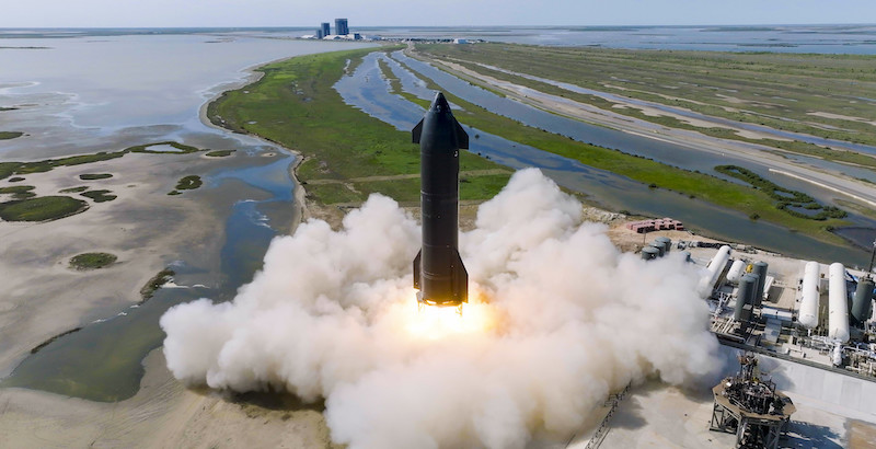 Test dei motori di Starship nella base di lancio di SpaceX a Boca Chica, in Texas (SpaceX)
