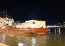 La nave Ocean Viking è arrivata al porto di Ancona con a bordo i 37 migranti soccorsi al largo della Libia