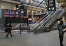 Alla Gare du Nord di Parigi, una delle principali stazioni ferroviarie della città, un uomo ha ferito sei persone con un'arma da taglio
