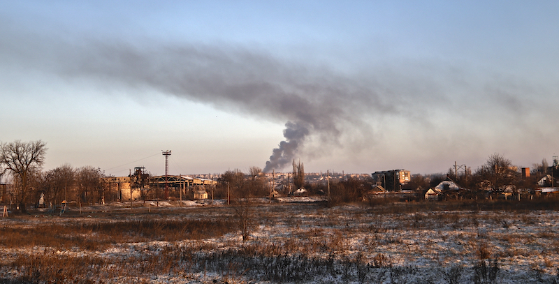 La cittadina di Soledar colpita da un bombardamento russo l'8 gennaio (AP Photo/Roman Chop)