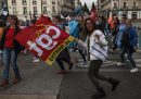 In Francia è stato indetto un ampio sciopero contro la proposta del governo di riformare le pensioni