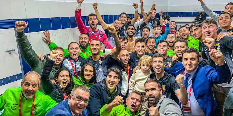 La festa del Ceuta dopo la vittoria nei sedicesimi di Coppa del Re (Ad Ceuta.com)