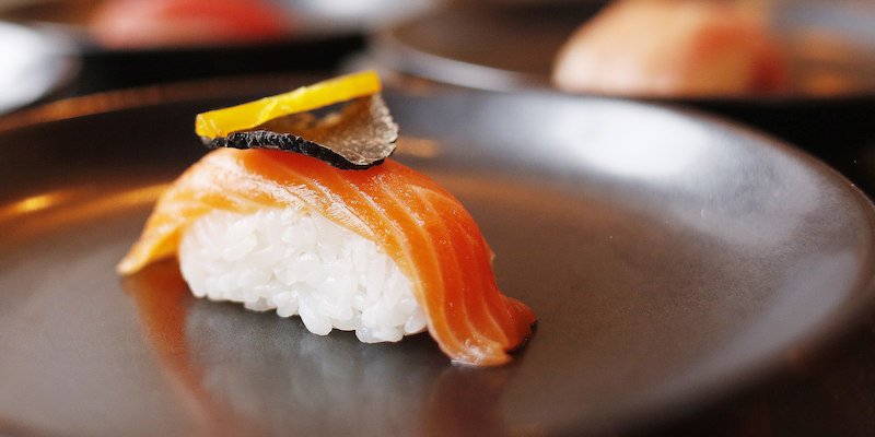 sushi salmone
