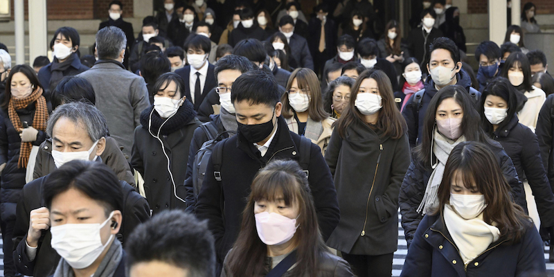 Persone a Tokyo, la capitale del Giappone, il 20 gennaio 2023 (Kyodo News via AP)