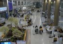 I cinque russi scappati dalla leva che vivono da mesi in un aeroporto in Corea del Sud