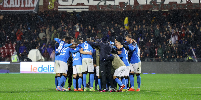 Il Napoli riunito dopo la vittoria contro la Salernitana (Francesco Pecoraro/Getty Images)
