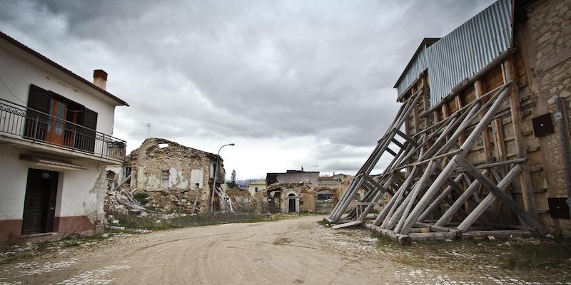 Onna, uno dei paesi colpiti dal terremoto, nel 2013 (LaPresse/Manuel Romano)