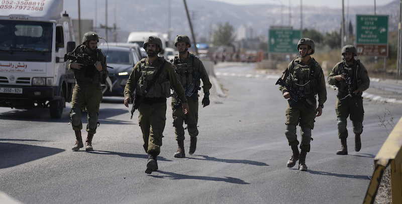 Soldati israeliani in Cisgiordania (AP Photo/Majdi Mohammed)