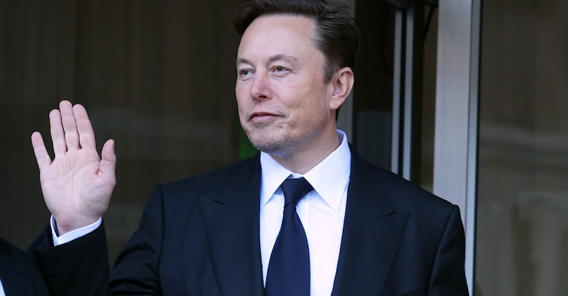 Elon Musk è stato assolto dall'accusa di frode per un tweet del 2018 in cui aveva scritto di voler ritirare Tesla dalla borsa
