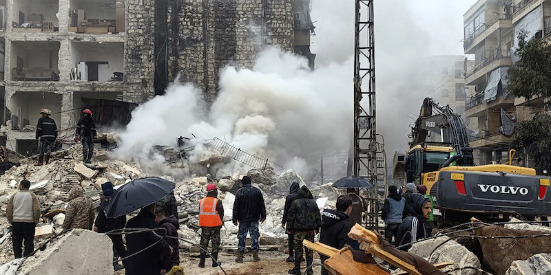 Palazzi distrutti dal terremoto ad Aleppo, in Siria (SANA via AP)