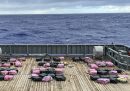 La polizia neozelandese ha sequestrato 3 tonnellate e mezzo di cocaina che galleggiavano nell'oceano Pacifico