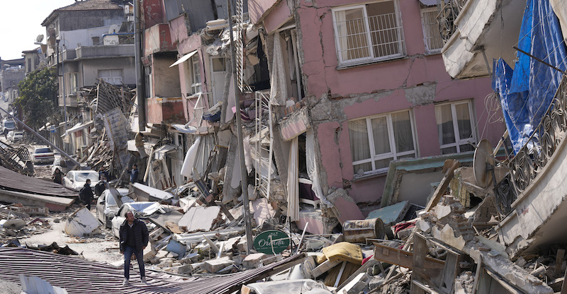 Palazzi distrutti dal terremoto ad Antiochia, in Turchia (AP Photo/Hussein Malla)
