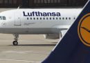 In Germania tutti i voli nazionali della compagnia aerea Lufthansa sono stati cancellati per via di un problema ai sistemi informatici