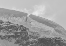 Un pezzo del ghiacciaio del Breithorn Occidentale sembra poco stabile