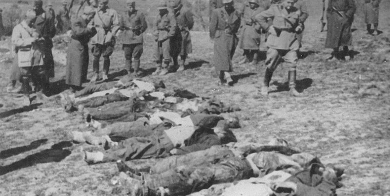Civili fucilati da militari e volontari italiani della Milizia (Ansa)