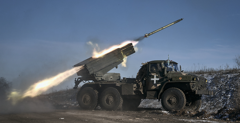 Un lanciamissili della contraerea ucraina (AP Photo/Libkos)