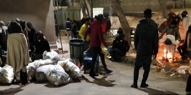 (Una foto scattata da una persona ospitata nell'hotspot di Lampedusa, e inviata ad ASGI)