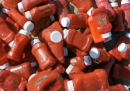 Lo strano ritrovamento dei barattoli americani di ketchup sulle spiagge pugliesi
