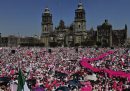 A Città del Messico c'è stata una grande manifestazione contro la riforma elettorale voluta dal presidente Andrés Manuel López Obrador