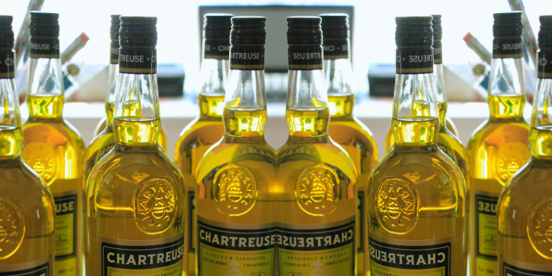 Bottiglie di Chartreuse Gialla (Wikimedia Commons)