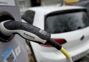 Perché l'Italia è contraria al divieto di vendita di auto a benzina e diesel dal 2035