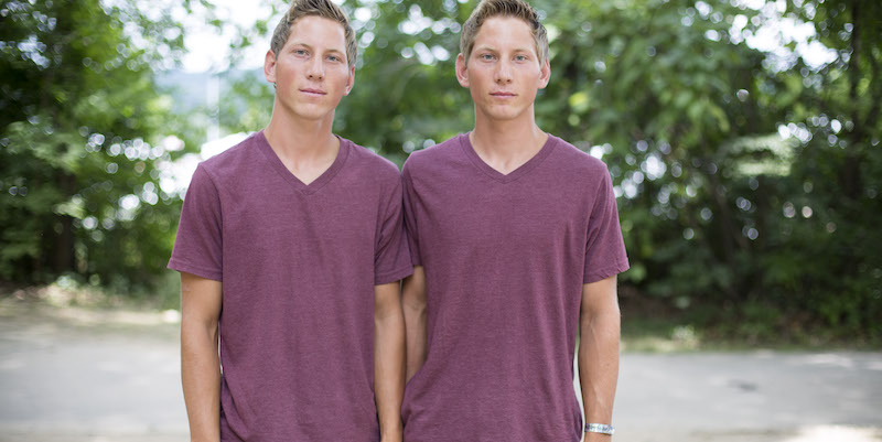 Due gemelli americani in un raduno del 2015 (Alex Slitz/ZUMA Wire/ZUMAPRESS.com)